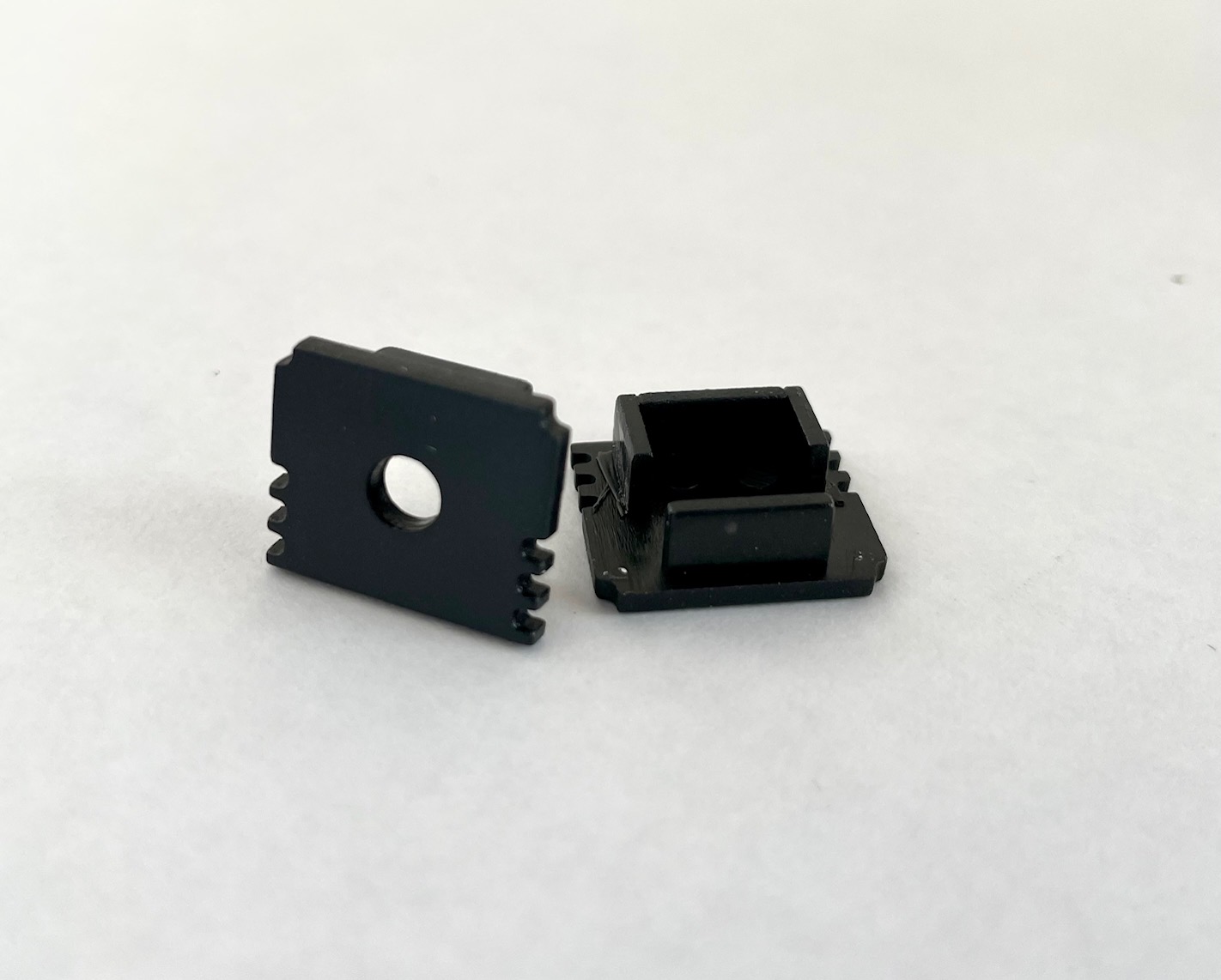 Záslepka PDS BOX UP/ BLACK - s otvorem
