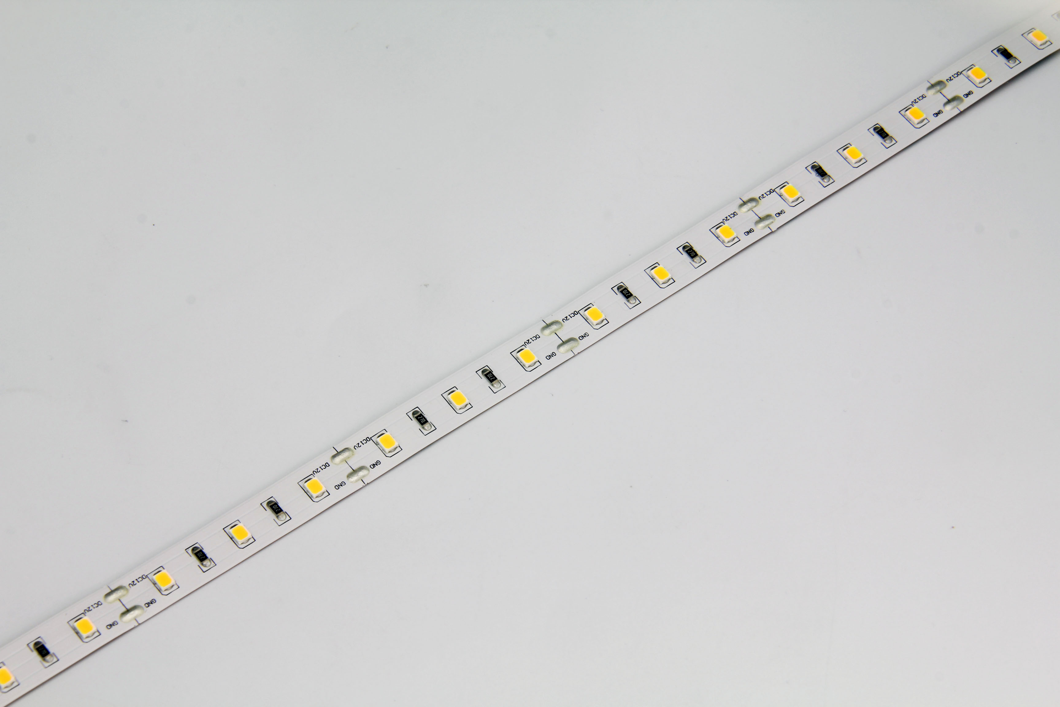 LED pásek SMD 2835 12 W 60 led/m 1150lm 6000KIP20
